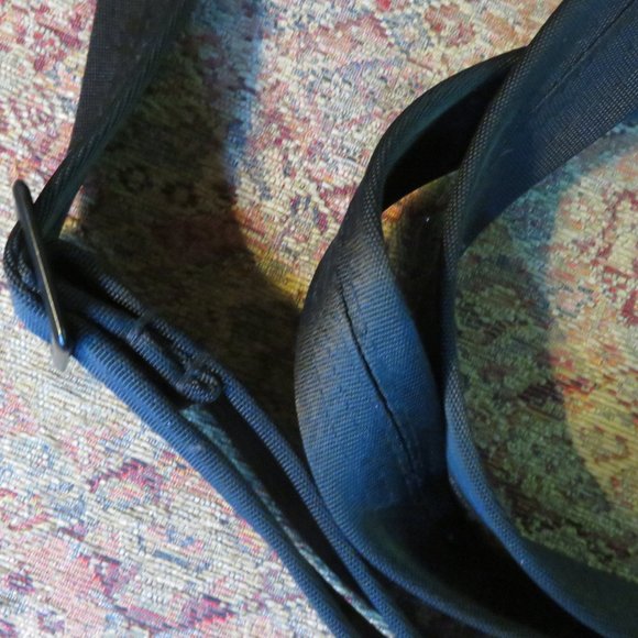 NWOT Travelon Gray Crossbody Medium Travel Bag - Picture 5 of 5